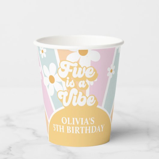 Vijf is een Vibe Retro Sunshine pastel Birthday Papieren Bekers (Voorkant)