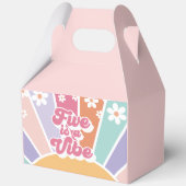 Vijf is een Vibe Retro Sunshine Rainbow Daisy Bedankdoosjes (Voorkant)