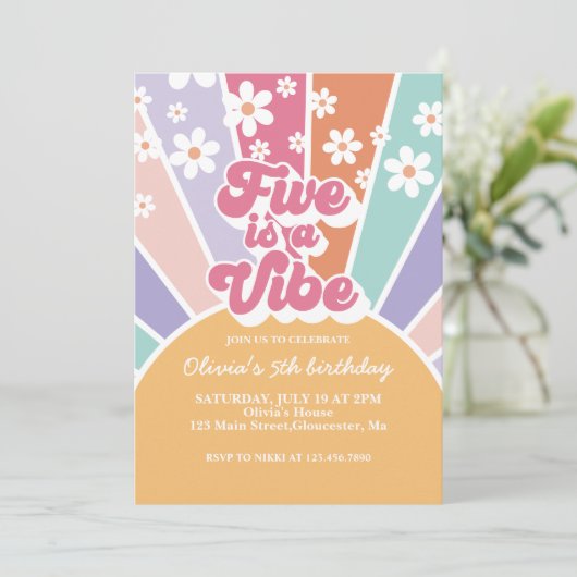 Vijf is een Vibe Retro Sunshine Rainbow Daisy Invi Kaart (Staand voorkant)