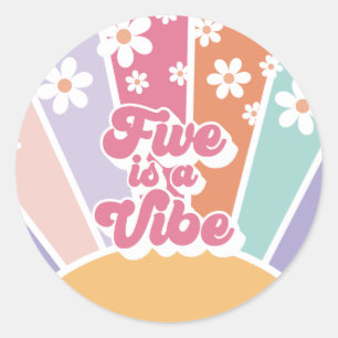 Vijf is een Vibe Retro Sunshine Rainbow Daisy Ronde Sticker