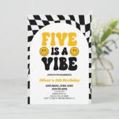 Vijf is een vibe retro vijfde verjaardag feest kaart (Staand voorkant)