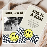 Vijf is Vibe | Jongens Happy Face Kinder 5e Verjaa Kaart<br><div class="desc">Gast! Het is feesttijd! (Kerel, ik ben vijf! Uitnodigingen) jongens 5e verjaardagsuitnodigingen Level up your little man's 5e verjaardag met deze totaal gelezen "Dude, I'm Five!" uitnodigingen! Kids Birthday Invitations: Opvallend design met een vrolijk gezicht chillin' op een klassieke geruite vloer. Unique Invitations: Val op met deze speelse, gepersonaliseerde uitnodiging...</div>