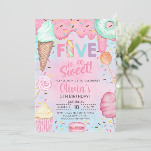 Vijf is zo lief meisje 5e verjaardag uitnodiging. kaart (Staand voorkant)