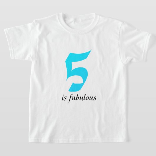 Vijf jaar oude jongens van vijf jaar oud Blauwgroe T-shirt (Laagn)