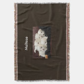 Vijf Maltese Puppies op een mand Deken (Voorkant Verticaal)