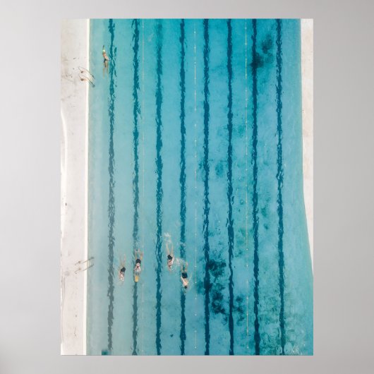 Vijf mensen zwemmen in een zwembad poster (Voorkant)