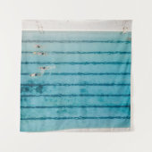 Vijf mensen zwemmen in een zwembad wandkleed (Voorkant (horizontaal))