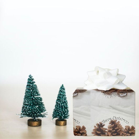Vijf Pinecones Merry KerstHappy Nieuwjaar Cadeaupapier