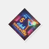 Vijf uur ergens neonteken op baksteen servet (Hoek)