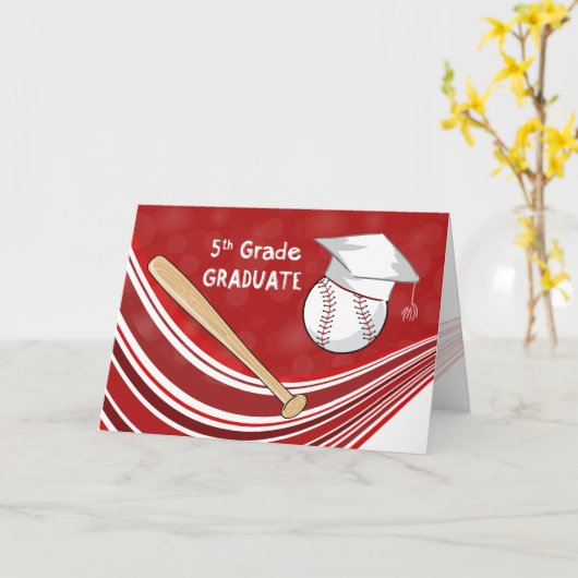 Vijfde graad Afstuderen Baseball Bat en Pet op roo Kaart (Gele Bloem)