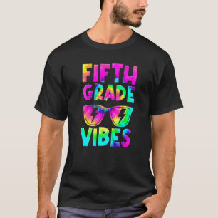Vijfde graad Vibes houdt de kleurstof in de vijfde T-shirt