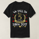 Vijfde Jubileum van de bruiloft: we doen nog steed T-shirt (Design voorkant)