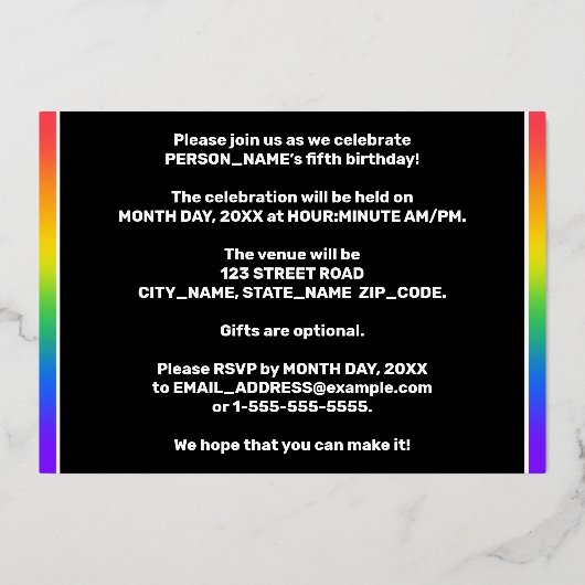 Vijfde verjaardag: Fun, kleurrijk regenboogpatroon Folie Uitnodiging (Achterkant)