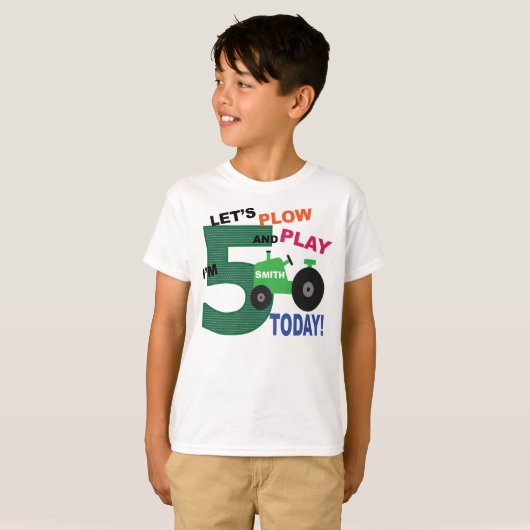 Vijfde verjaardag - groene tractor ploeg en speel t-shirt (Voorkant volledig)