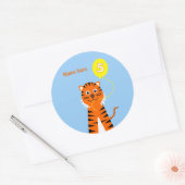vijfde verjaardag tijger voegt naam blauw sinaasap ronde sticker (Envelop)