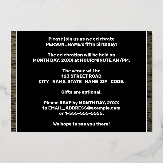 Vijfde verjaardag: Vet, Faux Hood Grain Pattern Folie Uitnodiging (Achterkant)