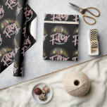 Vijftig 50th Birthday fotoscript roos roze aangepa Cadeaupapier<br><div class="desc">De vijftig glitter tekst van het stijleffect van het roos in roze en schuiftinten op zwart verjaardagsverpakkend document. Pas deze 50e verjaardagsomslag aan met uw eigen foto van uw verjaardagsmeisje en bericht, leest momenteel vijftig en geweldig! Andere jaren en overeenkomende objecten zijn beschikbaar. © Origineel ontwerp door Sarah Trett voor...</div>
