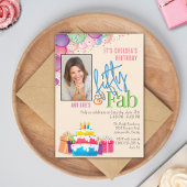 Vijftig en Fab Kleurrijke Verjaardagsfeestuitnodig Kaart