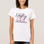 Vijftig en Fabulous 50th Birthday T-shirt<br><div class="desc">Een simpel,  elegant ontwerp om een geweldige vrouw te vieren die 50 wordt. Voorziet de woorden "vijftig & Fabulous"in zwarte en roze manuscripttekst op een witte achtergrond.</div>