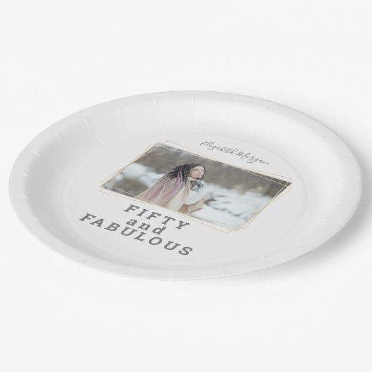 Vijftig en Fabulous Foto Moderne Verjaardag Papieren Bordje (Gekanteld)