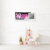 Vijftig en fantastische, roze, zwart en witte made spandoek (Insitu)