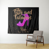 Vijftig en handig meisjeSparkly Hot Pink Gold-teks Wandkleed (In Situ (horizontaal))