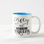Vijftig Fabulous 50th Birthday Gift Mok<br><div class="desc">Geef je favoriete 50-jarige hun eigen leuke 50-jarige voor een geweldige gave mok. Het vijftig en Fabulous  typografische ontwerp in zwart-wit.</div>