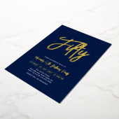 Vijftig | Navy Chic Script 50e verjaardagsfeestje Folie Uitnodiging (Gedraaid)