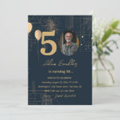 Vijftigste verjaardag ballonnen en vuurwerk kaart (Staand voorkant)