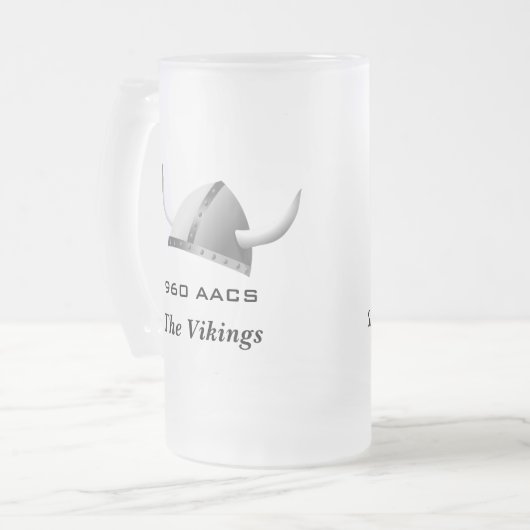 Viking Helmet & Wings-Personalized. Matglas Bierpul (Voorkant links)