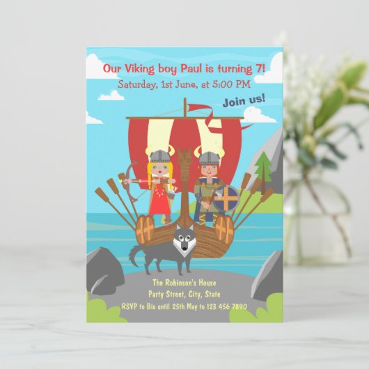 Viking jongen en meisje op wandelende verjaardagsf kaart (Staand voorkant)