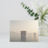 Viking Longships in de vuist Briefkaart (Staand voorkant)