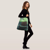 Viking-schip en Noorderlicht Crossbody Tas (Op model)