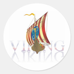 Viking schip reflecteert op mysterieus water ronde sticker