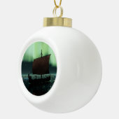 Viking Ship and Northern Lights Keramische Bal Ornament (Rechts)