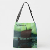 Viking Ship under Northern Lights Crossbody Tas (Achterkant)