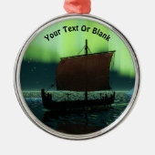 Viking Ship under Northern Lights Metalen Ornament (Voorkant)