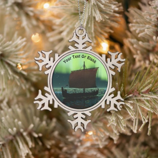 Viking Ship under Northern Lights Tin Sneeuwvlok Ornament (Boom)