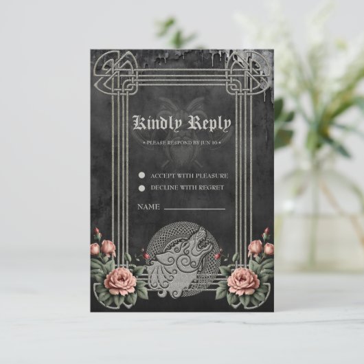 Viking Wolf en Rozen. Een gestileerde wolfskop, RSVP Kaartje (Staand voorkant)