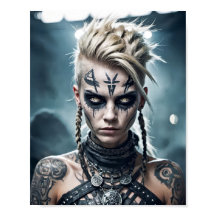 Viking zorgzame vrouw met rune tattoo en oorlogste