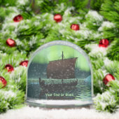 Vikingschip onder het noorderlicht sneeuwbol (Kerstmis)