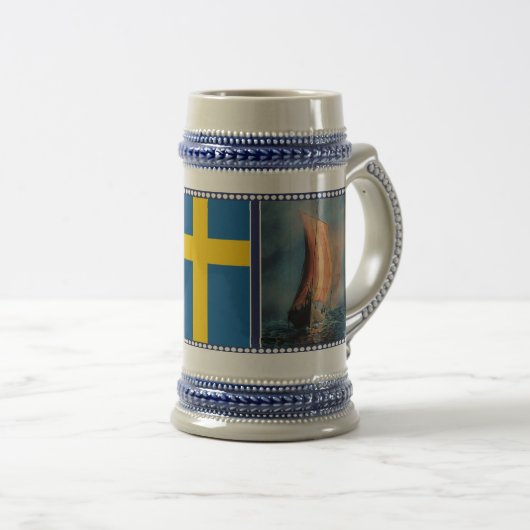 Vikingschip zeilen, mist van Zee, Zweedse vlag Bierpul (Voorkant rechts)