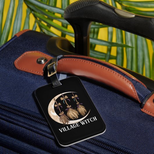 Village Witch Gothic Occult Wicca Pagan Natuur Bagagelabel (Voorkant Insitu 1)