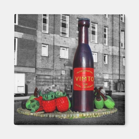 Vimto Bottle Sculpture Magnet (Voorkant)