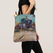 Vincent Van Gogh - Caravans, zigeunerkamp bij Arle Tote Bag (Dichtbij)