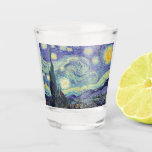 Vincent Van Gogh De Sterrennacht Shot Glas<br><div class="desc">Vincent van Gogh de Sterrennacht. Dit is een oud meesterwerk van de Nederlandse meesterschilder Vincent Van Gogh was een Nederlandse post-impressionistische schilder. Nachtlandschap. Op de voorgrond staat een boom. De stad ligt in het midden. Bergen op de achtergrond. Er is een maan aan de hemel. sterren en wolken. Dit afbeelding...</div>