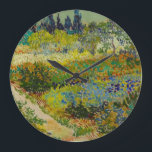 Vincent Van Gogh Garden in Arles Grote Klok<br><div class="desc">Klok met Vincent van Gogh’s olieverfschilderij Tuin te Arles (1888). Een prachtig gekleurde tuin van rijke blues,  groen en rood is afgebeeld in Arles,  Frankrijk. Het perfecte cadeau voor liefhebbers van het post-impressionisme en Nederlandse kunstverzamelaars!</div>