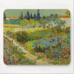 Vincent Van Gogh Garden in Arles Muismat<br><div class="desc">Muismat met het olieverfschilderij Tuin van Vincent van Gogh in Arles (1888). Een prachtig gekleurde tuin van rijke blues,  groen en rood is afgebeeld in Arles,  Frankrijk. Het perfecte cadeau voor liefhebbers van het post-impressionisme en Nederlandse kunstverzamelaars!</div>