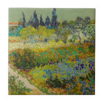 Vincent Van Gogh Garden in Arles Tegeltje<br><div class="desc">Keramische Tegel met het olieverfschilderij Tuin van Vincent van Gogh in Arles (1888). Een prachtig gekleurde tuin van rijke blues,  groen en rood is afgebeeld in Arles,  Frankrijk. Het perfecte cadeau voor liefhebbers van het post-impressionisme en Nederlandse kunstverzamelaars!</div>