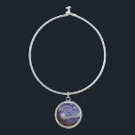 Vincent Van Gogh Sterrennacht  Fine Art Bangle Armbandje<br><div class="desc">Vincent van Gogh Sterrennacht Fine Art Painting Sterrennacht is een schilderij van de Nederlandse postpressionist Vincent van Gogh. De blauwe nachtelijke hemel is gevuld met ronddraaiende wolken, sterren en een heldere halve maan. De Sterrennacht is de enige nocturne in de reeks uitzichten uit zijn slaapkamerraam. Beweging: Post-Impressionisme. Prachtige artistieke decoratieve...</div>